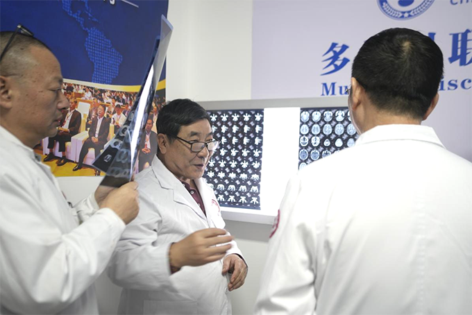 【会诊圆满落幕】首都医科大学附属北京天坛医院杨伟力教授领衔领衔会诊，为西南区域树立专科诊疗新标杆