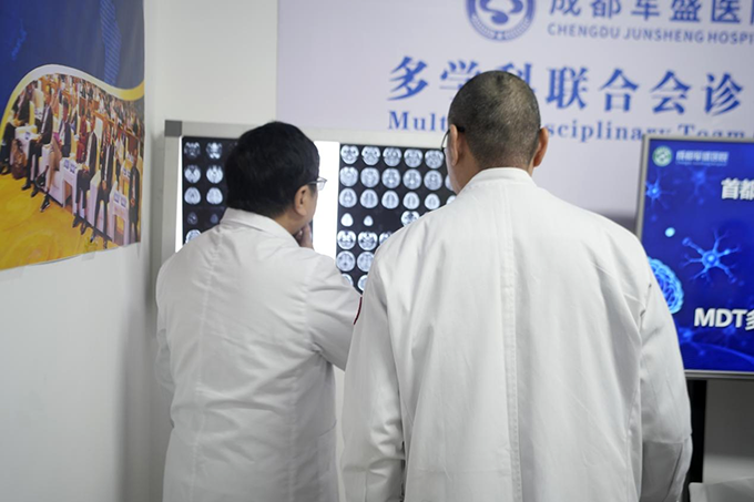 【会诊圆满落幕】首都医科大学附属北京天坛医院杨伟力教授领衔领衔会诊，为西南区域树立专科诊疗新标杆